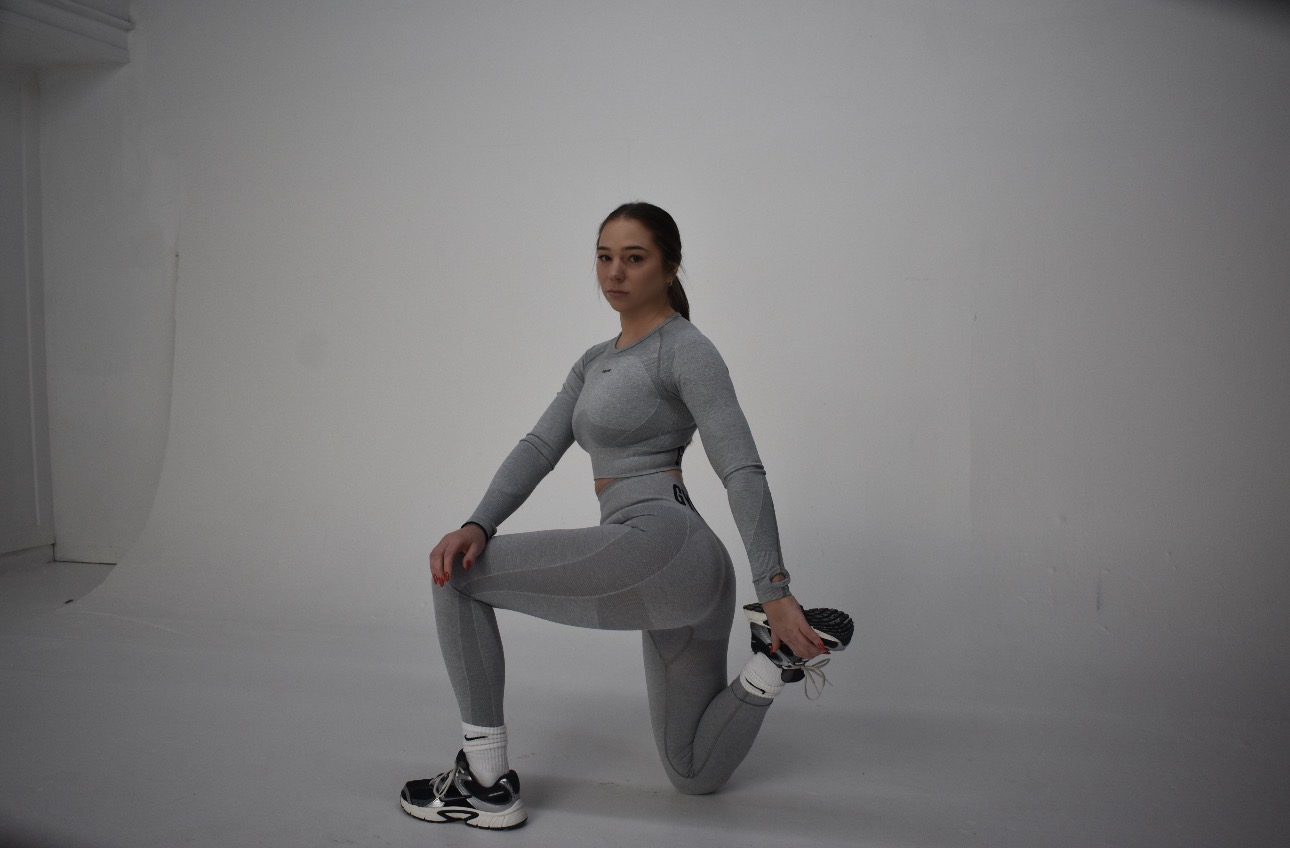 Mary performing lunge